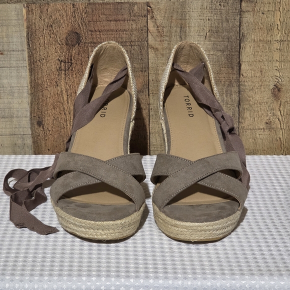 EUC Torrid Taupe Espadrille Wedge Sandals - Picture 4 of 15